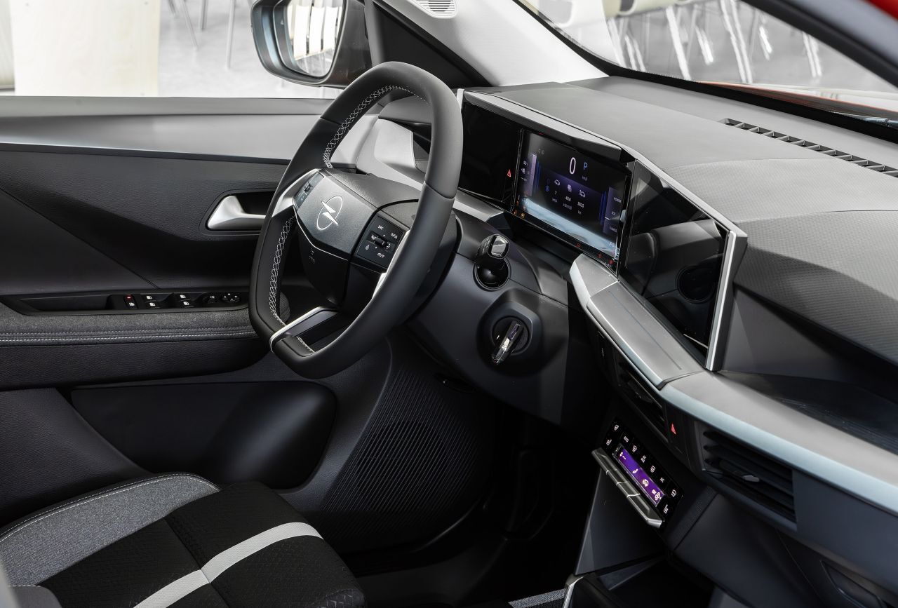 Detox im Innenraum: Das technische-coole Cockpit-Layout der anderen Opel-Modelle sorgt auch im neuen Frontera für eine klare, aufgeräumte Atmosphäre.