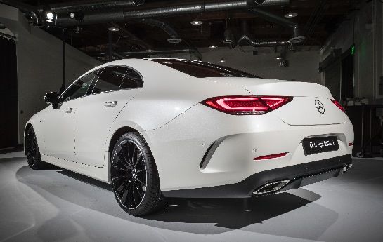 Mercedes sorgt auf der LA Auto Show für Aufsehen und Aufregung: Der komplett neue CLS zeigt auch eine neue, glatte Designlinie. - Wer braucht Ecken  und Kanten?